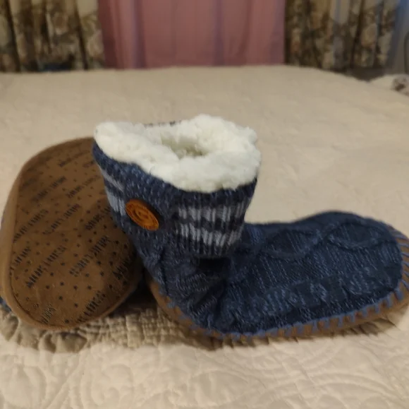 Muk Luks Booties NWT - Picture 3 of 7